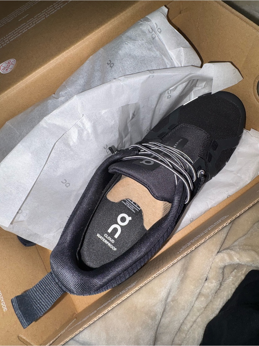On Cloud 6 Waterproof Sneaker - Black - Picture 5 of 7